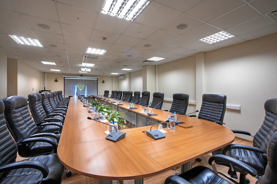 Оснащение залов для проведения совещаний: особенности подбора оборудования во Владимире | SkyDynamics